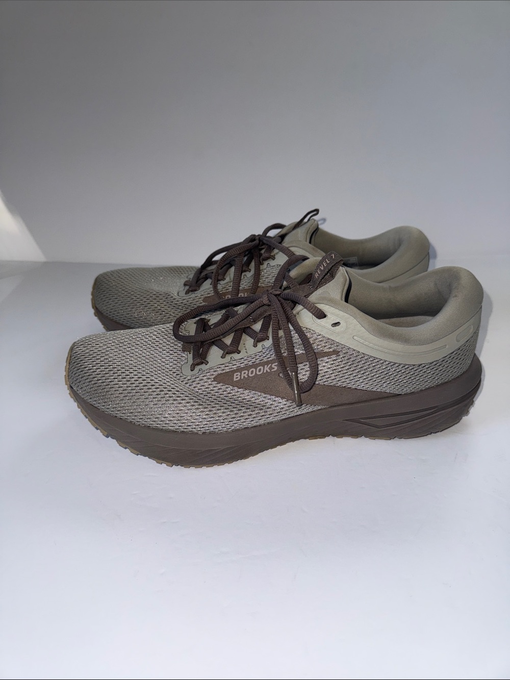 Brooks  revel 7 Men’s Sneakers - tang and Brown